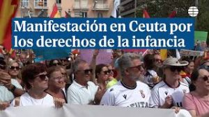 Cientos de personas se manifiestan en Ceuta por los derechos de los niños