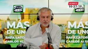 García Page con Carlos Alsina y Rafa Latorre en «Más de uno»