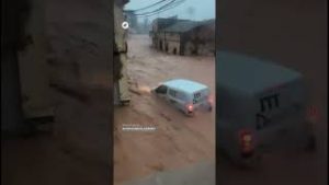 Una fuerte tormenta ⛈️ provoca graves inundaciones en Madrigueras, Albacete.